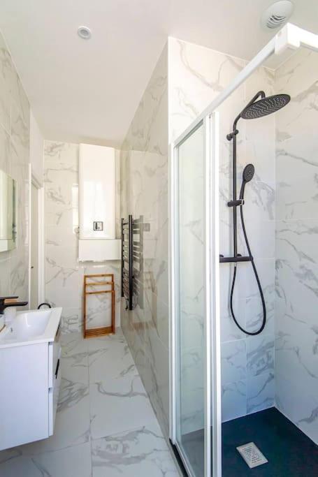 Elegant T2 Renove 4 Pers, Centre Nice, Climatise Appartamento